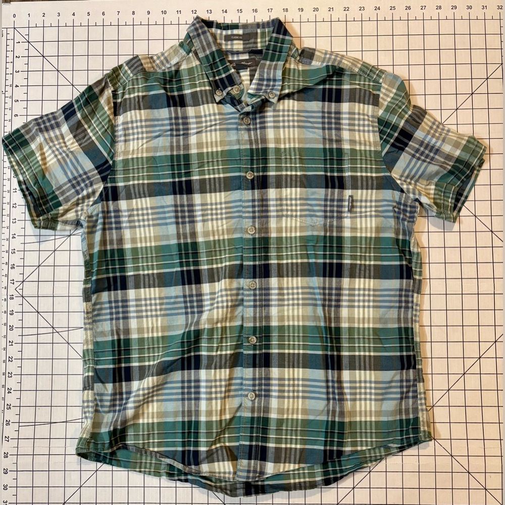 Eddie Bauer Men’s Large Blue-Green Plaid Classic‎ Fit Short Sleeve Button Down